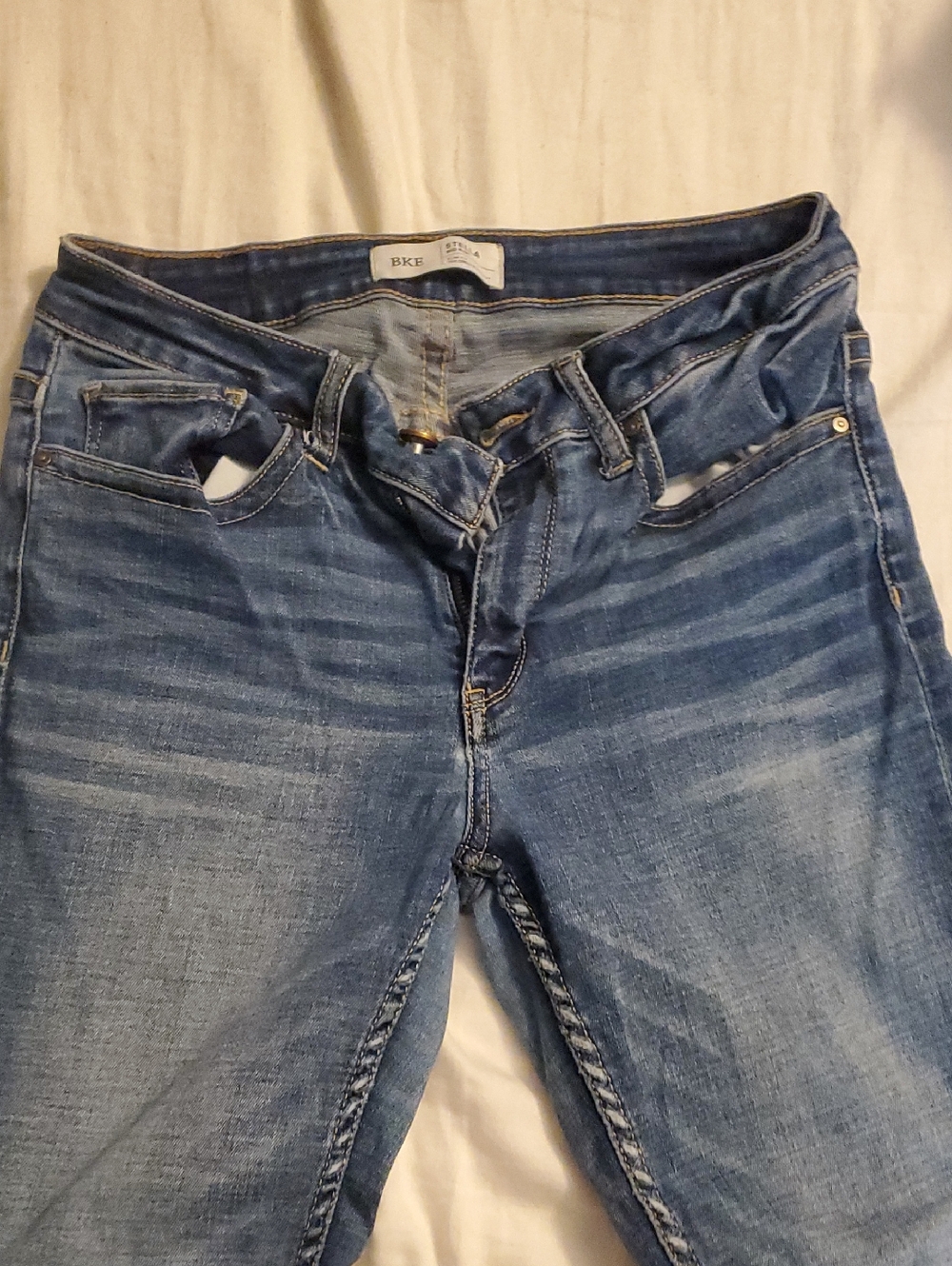 BKE Women’s Light-Mid Wash Blue Skinny Jeans